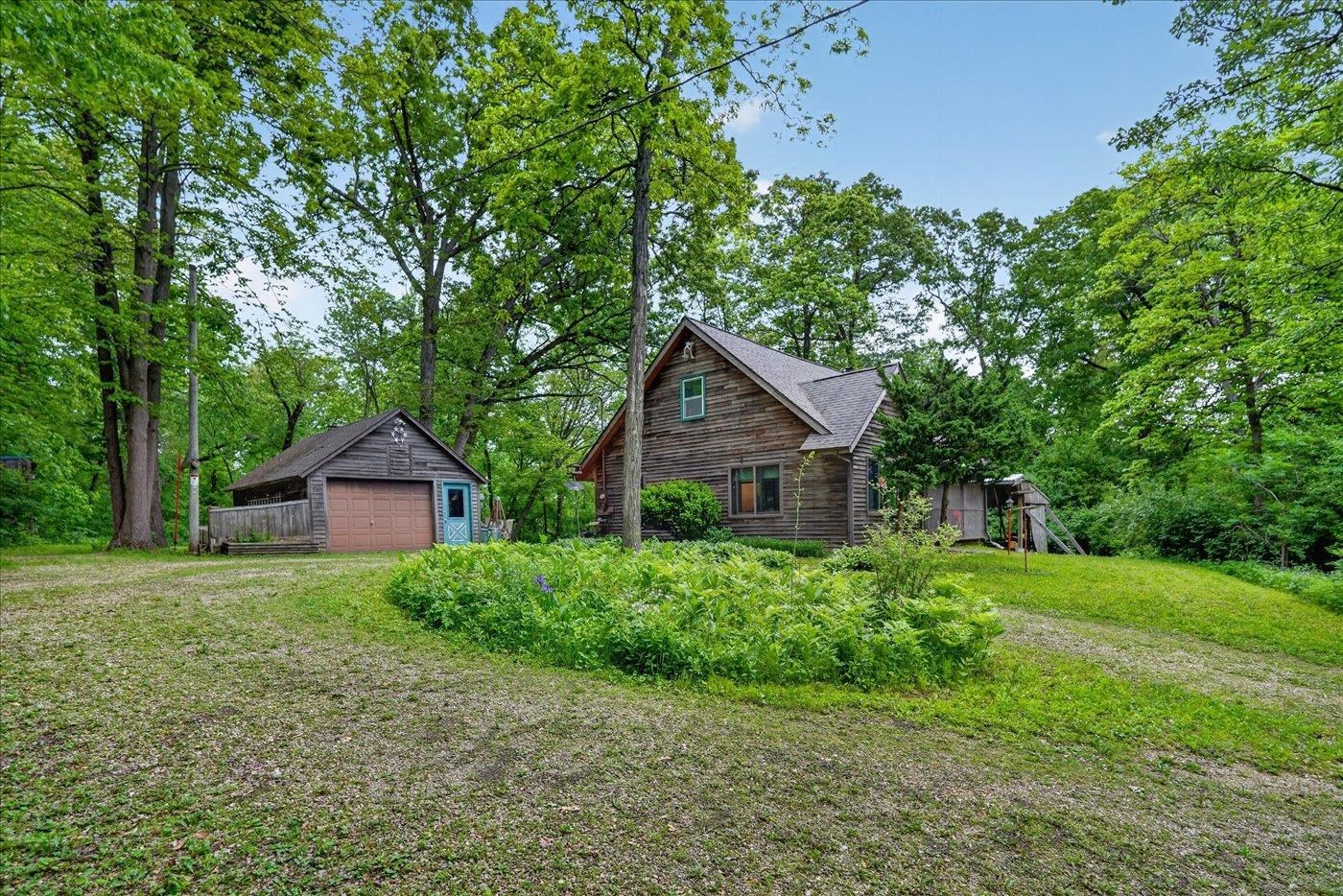 7008 Lavina Road Dane, WI 53529 - Photo 2 of 23