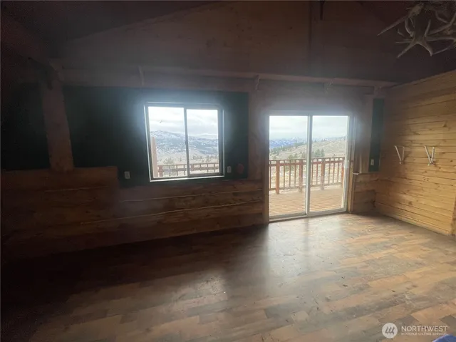 a view of an outdoor space