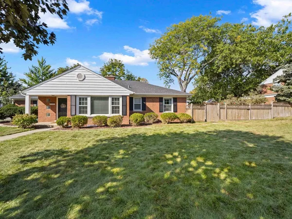 $650,000 | 1100 Raleigh Road, Glenview, IL 60025