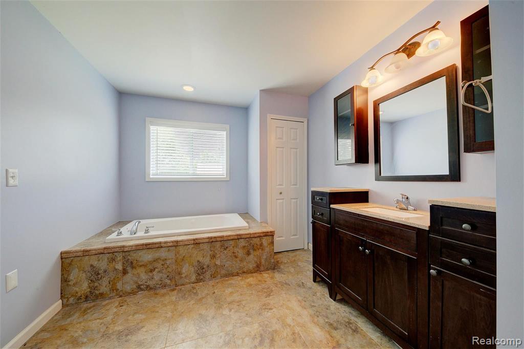 503 East Clinton Street Howell, MI 48843 - Photo 38 of 58