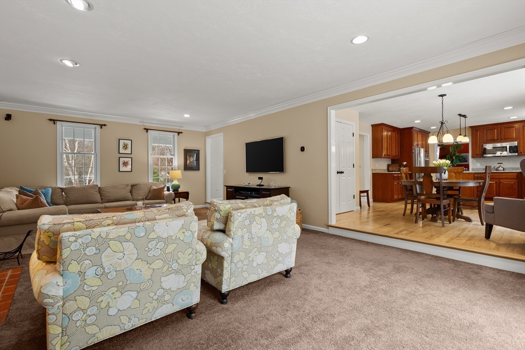 7 Huckleberry Road Hopkinton, MA 01748 - Photo 7 of 41 Gallery Image 7