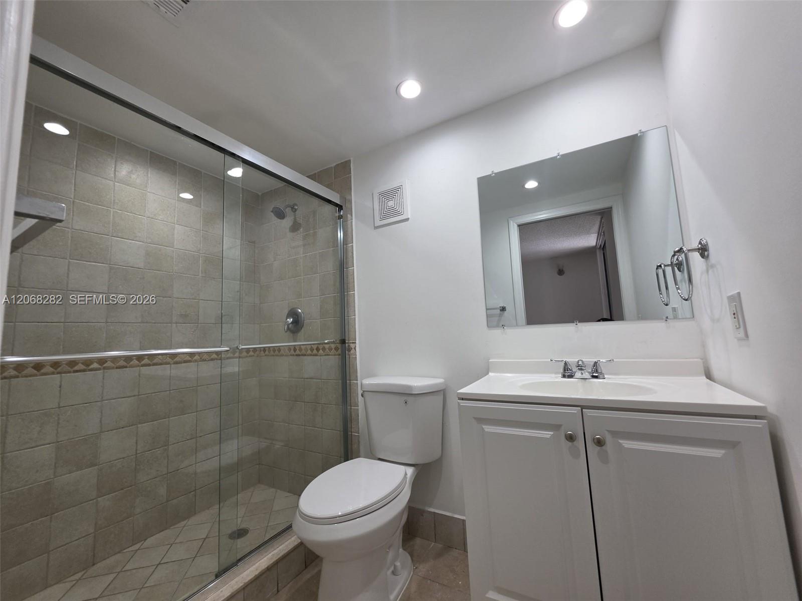 8400 Southwest 133rd Avenue Road, Unit 208 Miami, FL 33183 - Photo 7 of 11 Main Bathroom
