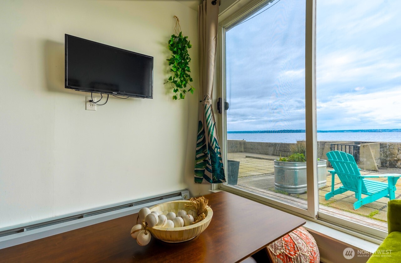 4027 Beach Drive Southwest, Unit 2 Seattle, WA 98116 - Photo 7 of 30 a room with furniture and a potted plant