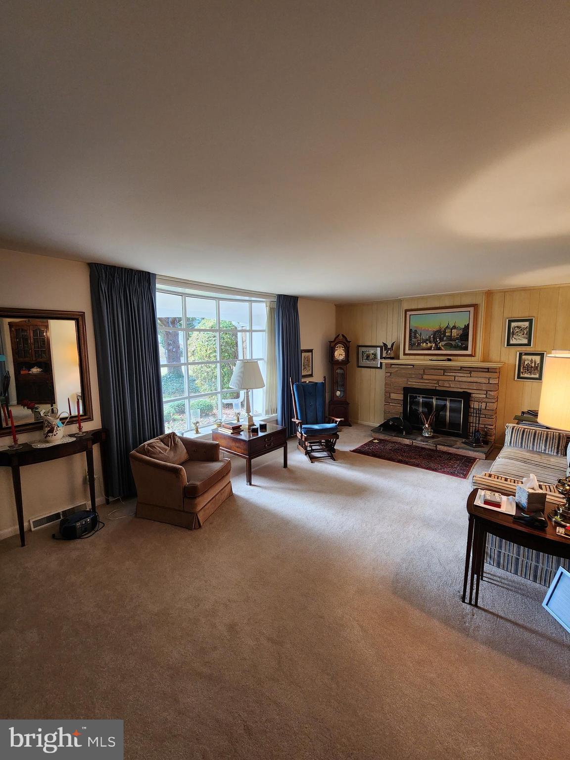 2500 High Road Huntingdon Valley, PA 19006 - Photo 3 of 13 Living Room