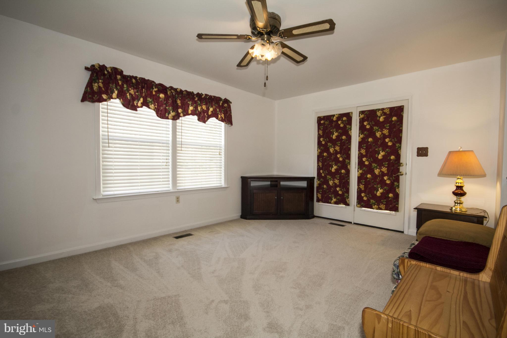 8911 Mayflower Road Baltimore, MD 21237 - Photo 14 of 30 Family Room