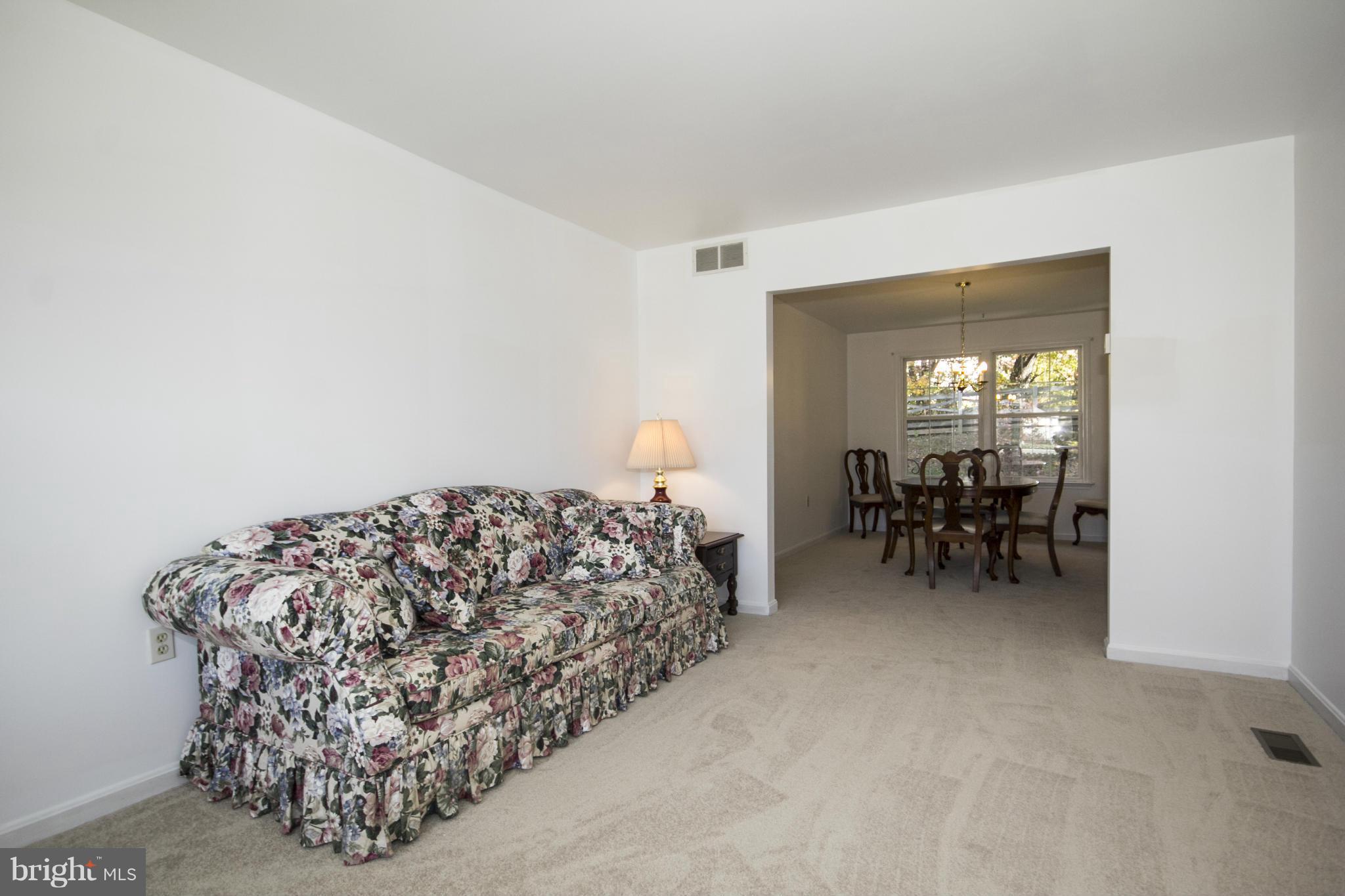 8911 Mayflower Road Baltimore, MD 21237 - Photo 15 of 30 Living Room
