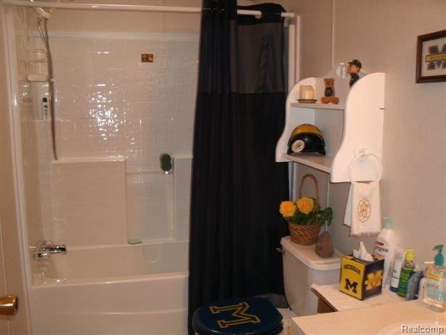 14760 Pine Knoll Road Capac, MI 48014 - Photo 8 of 12 Bath
