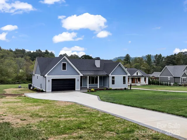 a view of a yard in front of a house with a big yard