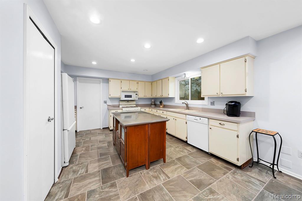 982 Langley Road Rochester Hills, MI 48309 - Photo 16 of 45