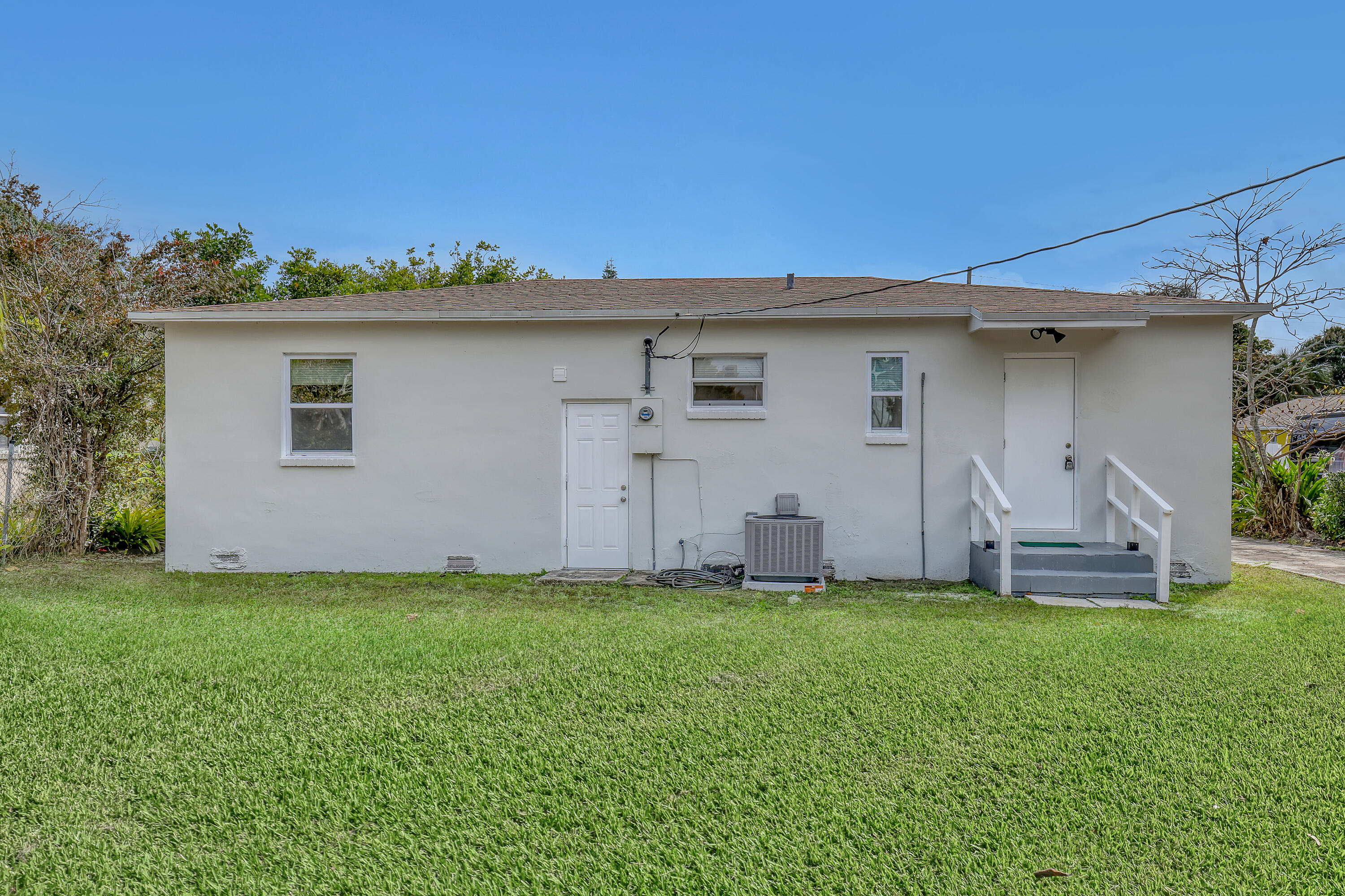 247 Silver Beach Road Lake Park, FL 33403 - Photo 21 of 32 247 Silver Beach (26)