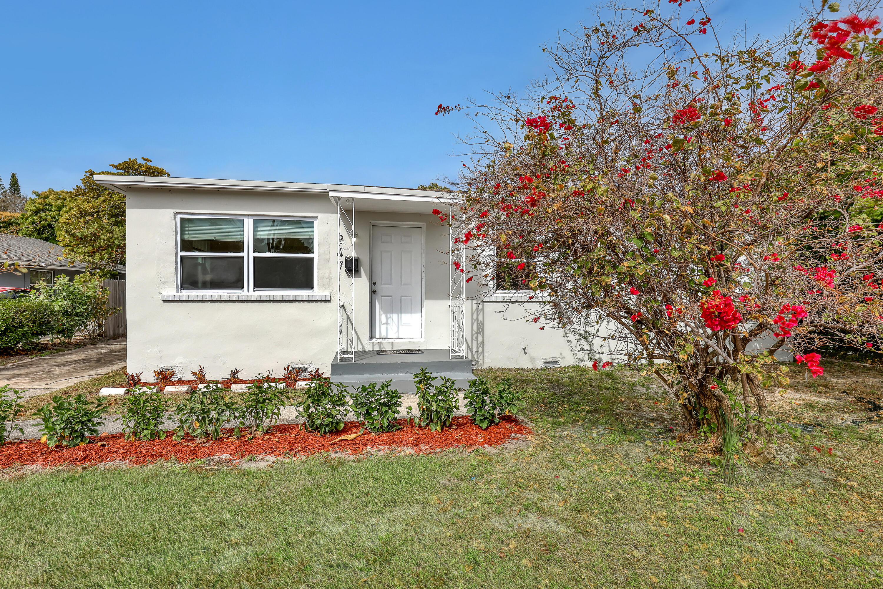 247 Silver Beach Road Lake Park, FL 33403 - Photo 3 of 32 247 Silver Beach (4)