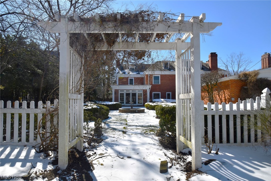19101 Shelburne Road Cleveland, OH 44118 - Photo 33 of 35 Gallery Image 33