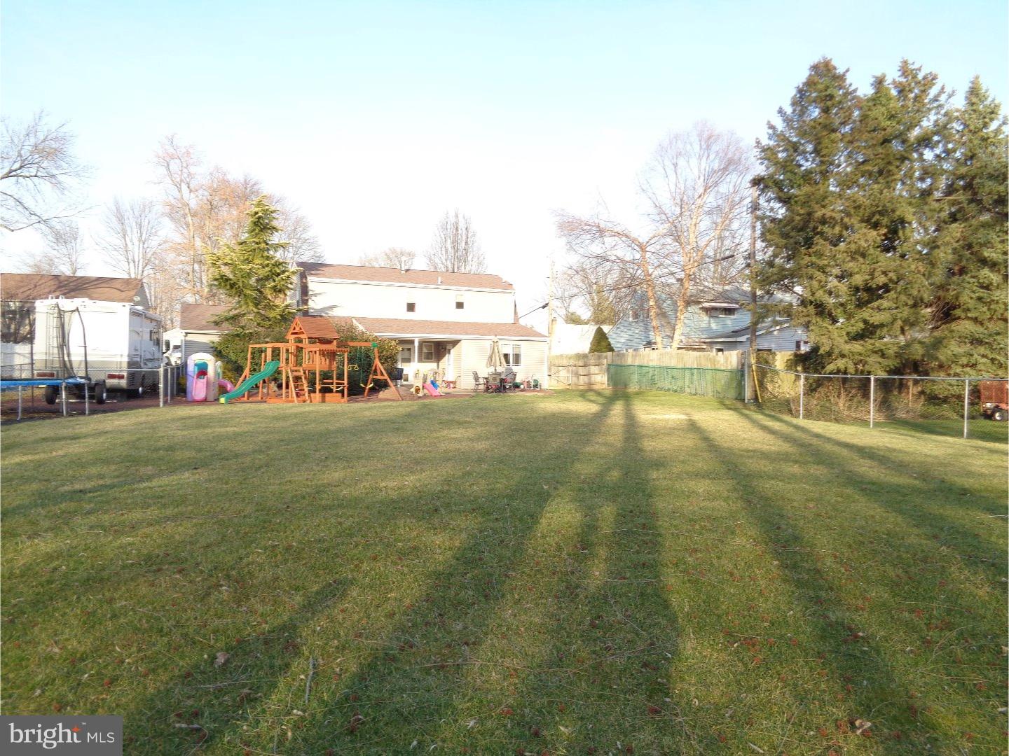 11 Dawn Road Levittown, PA 19056 - Photo 15 of 15 Exterior Back