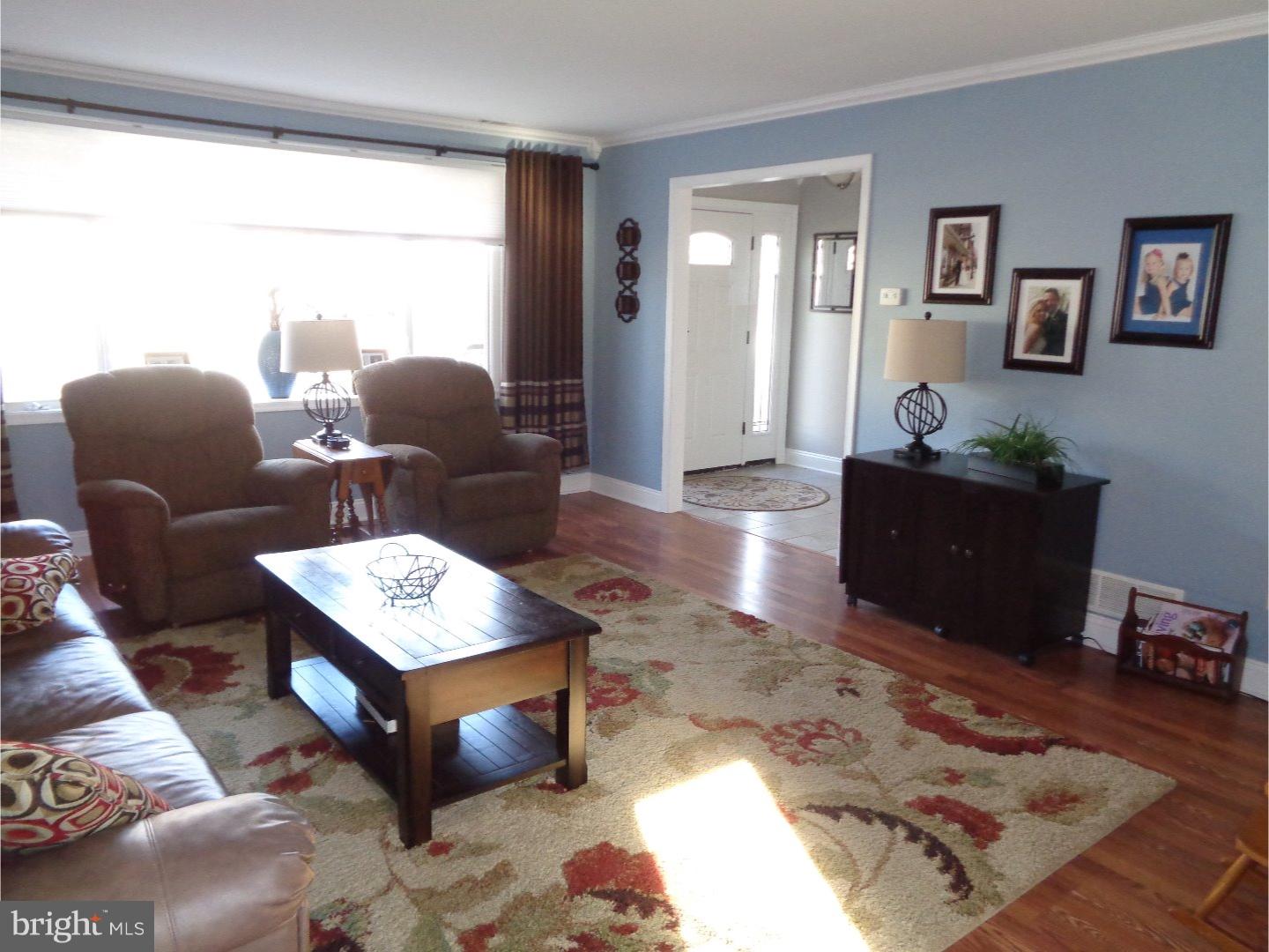 11 Dawn Road Levittown, PA 19056 - Photo 4 of 15 Living Room