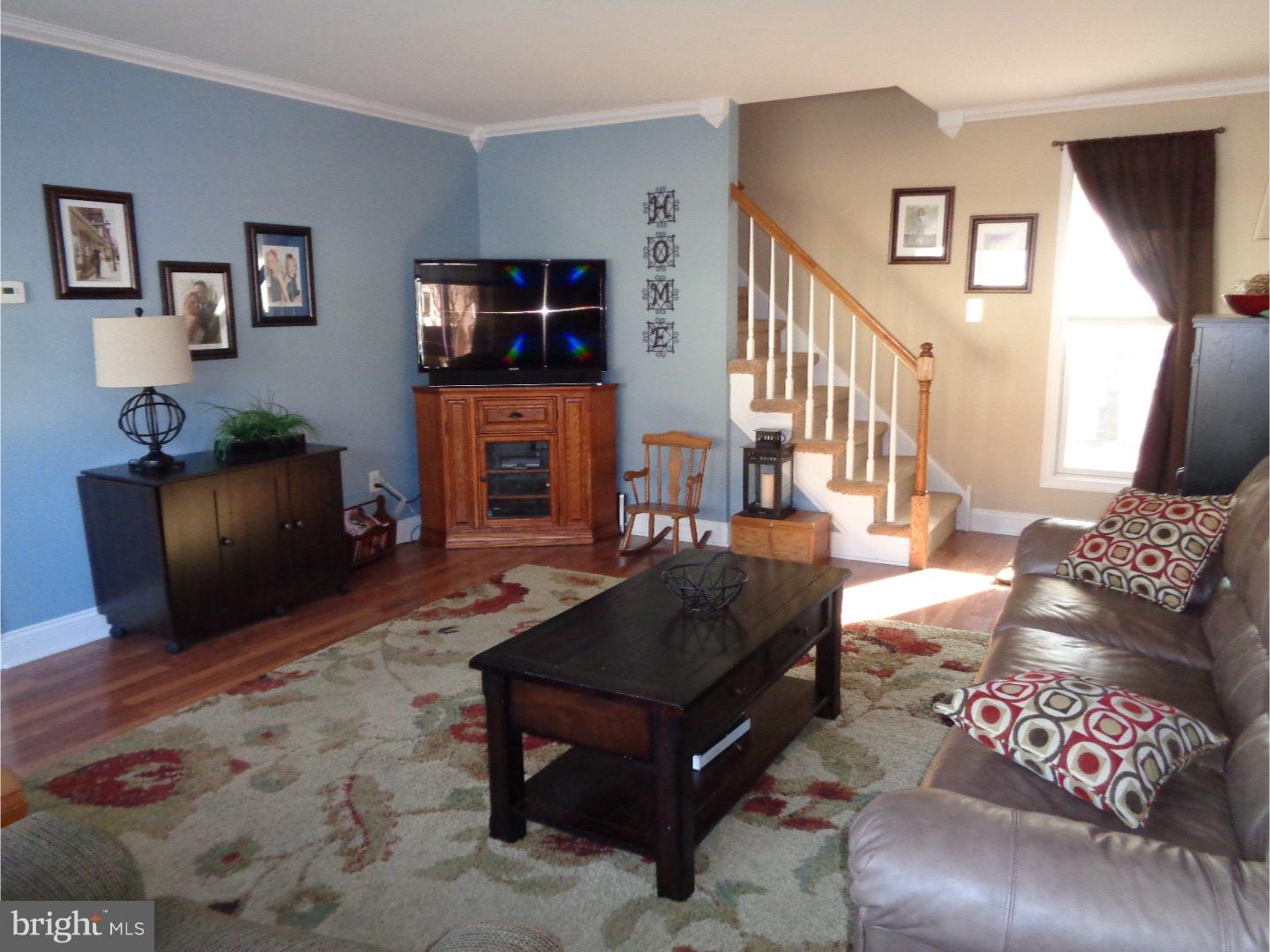 11 Dawn Road Levittown, PA 19056 - Photo 5 of 15 Living Room