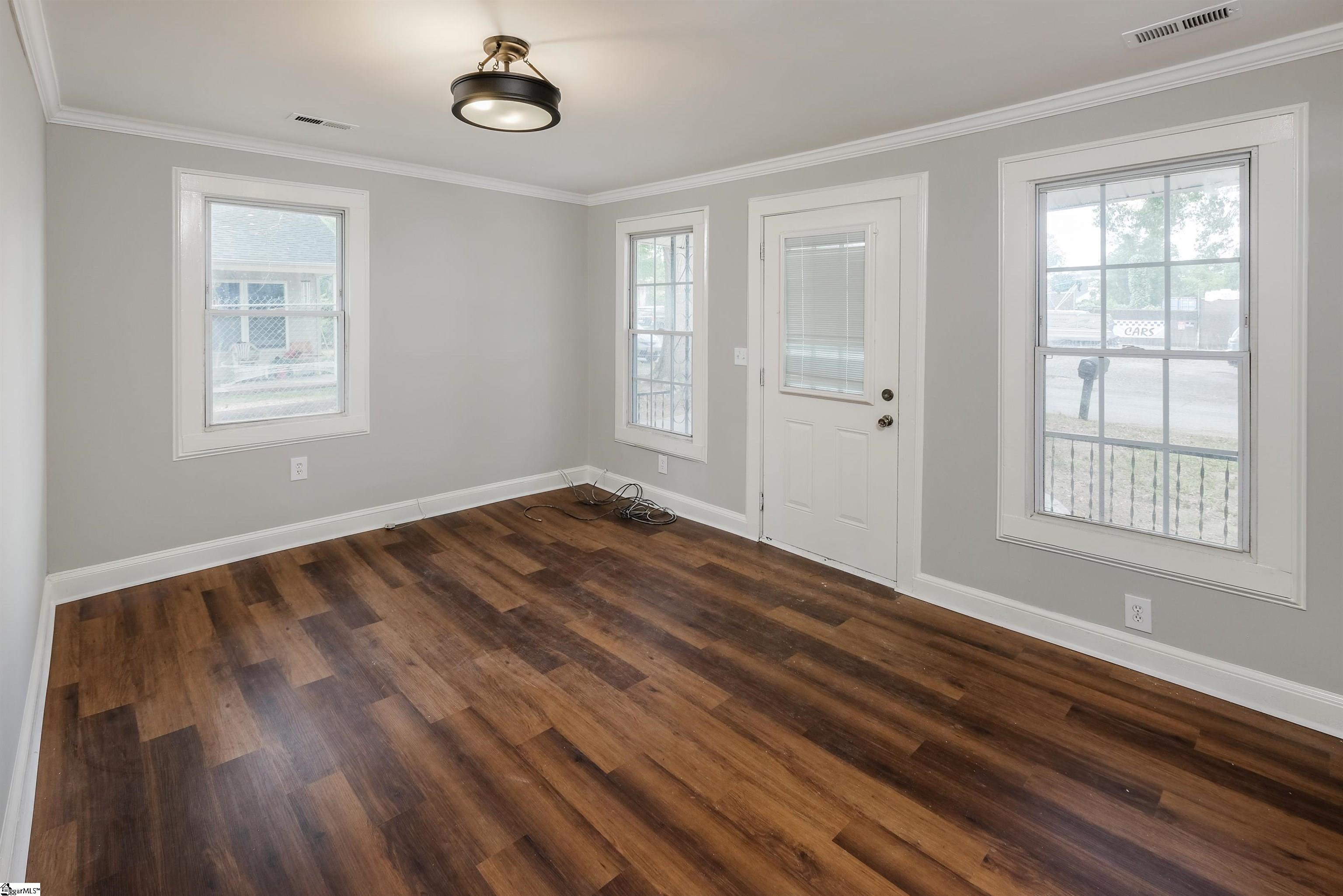 112 Cook Street Simpsonville, SC 29681 - Photo 5 of 16 Gallery Image 5