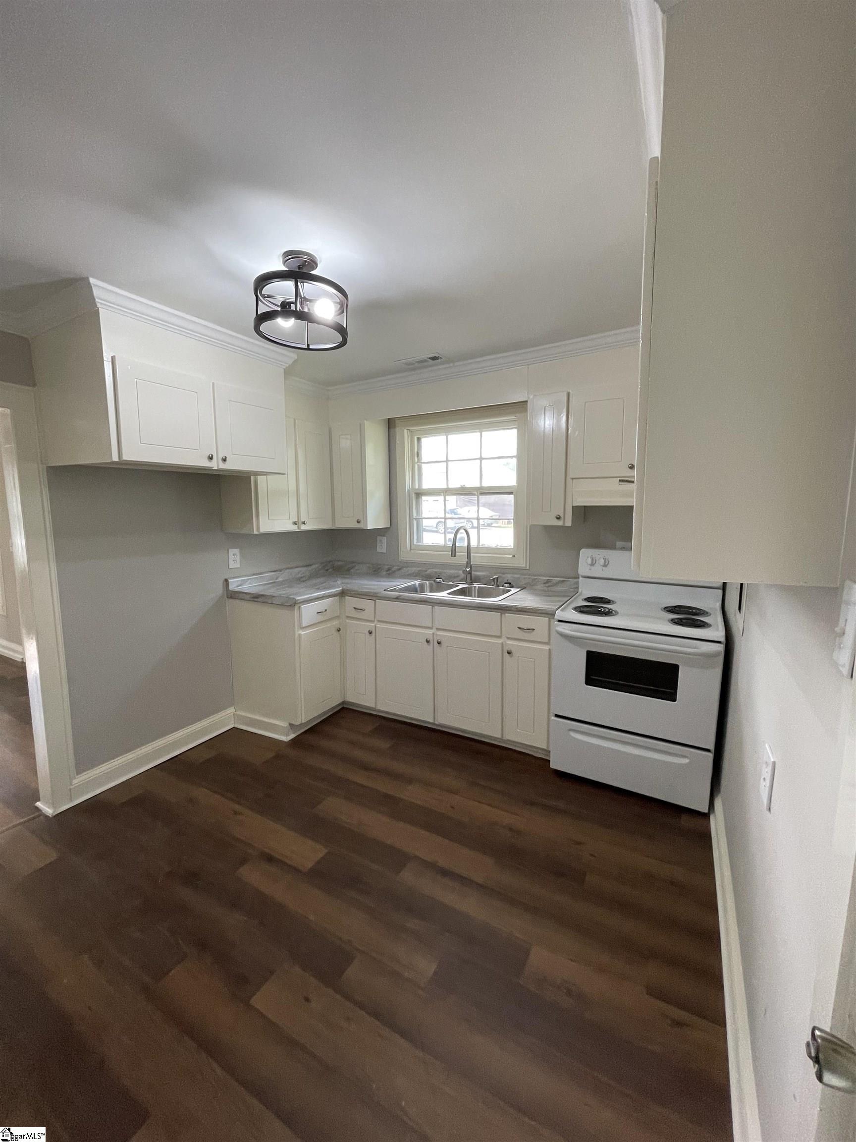 112 Cook Street Simpsonville, SC 29681 - Photo 7 of 16 Gallery Image 7