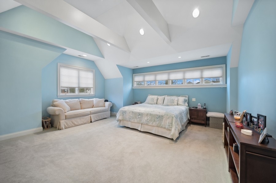 820 Chatham Road Glenview, IL 60025 - Photo 6 of 14 Gallery Image 6