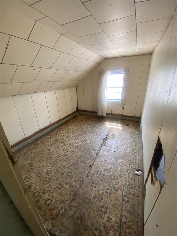 27 Lyon Street Worcester, MA 01604 - Photo 16 of 18