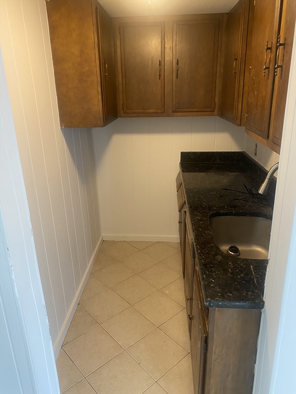 27 Lyon Street Worcester, MA 01604 - Photo 3 of 18