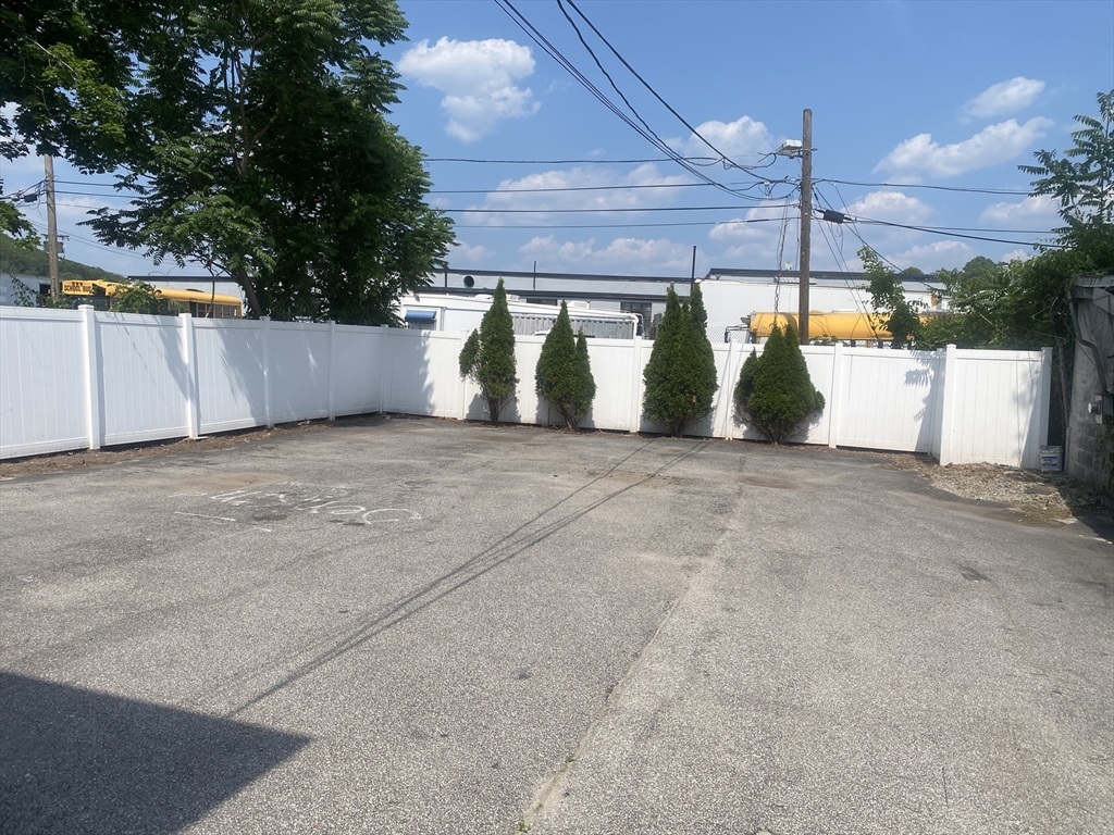 27 Lyon Street Worcester, MA 01604 - Photo 6 of 18