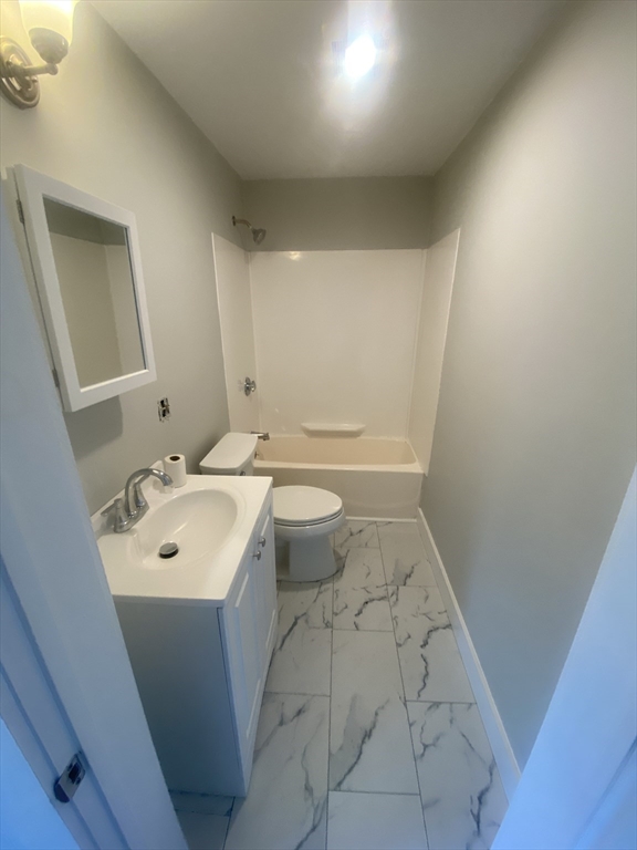 27 Lyon Street Worcester, MA 01604 - Photo 9 of 18