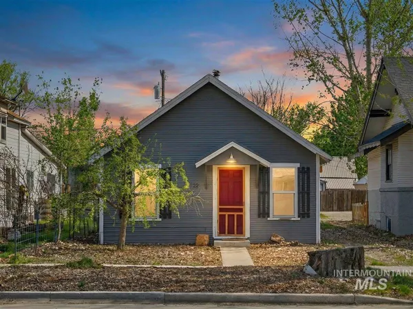 $249,900 | 722 South Washington Avenue, Emmett, ID 83617