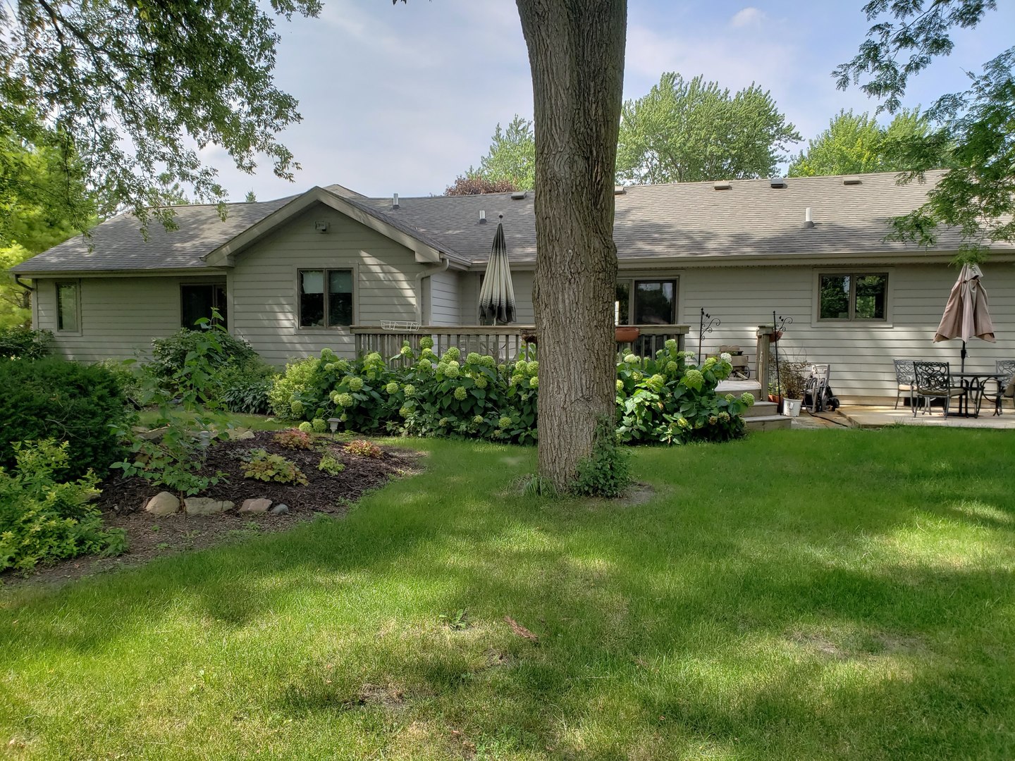 41W527 Russell Road Elgin, IL 60124 - Photo 2 of 35