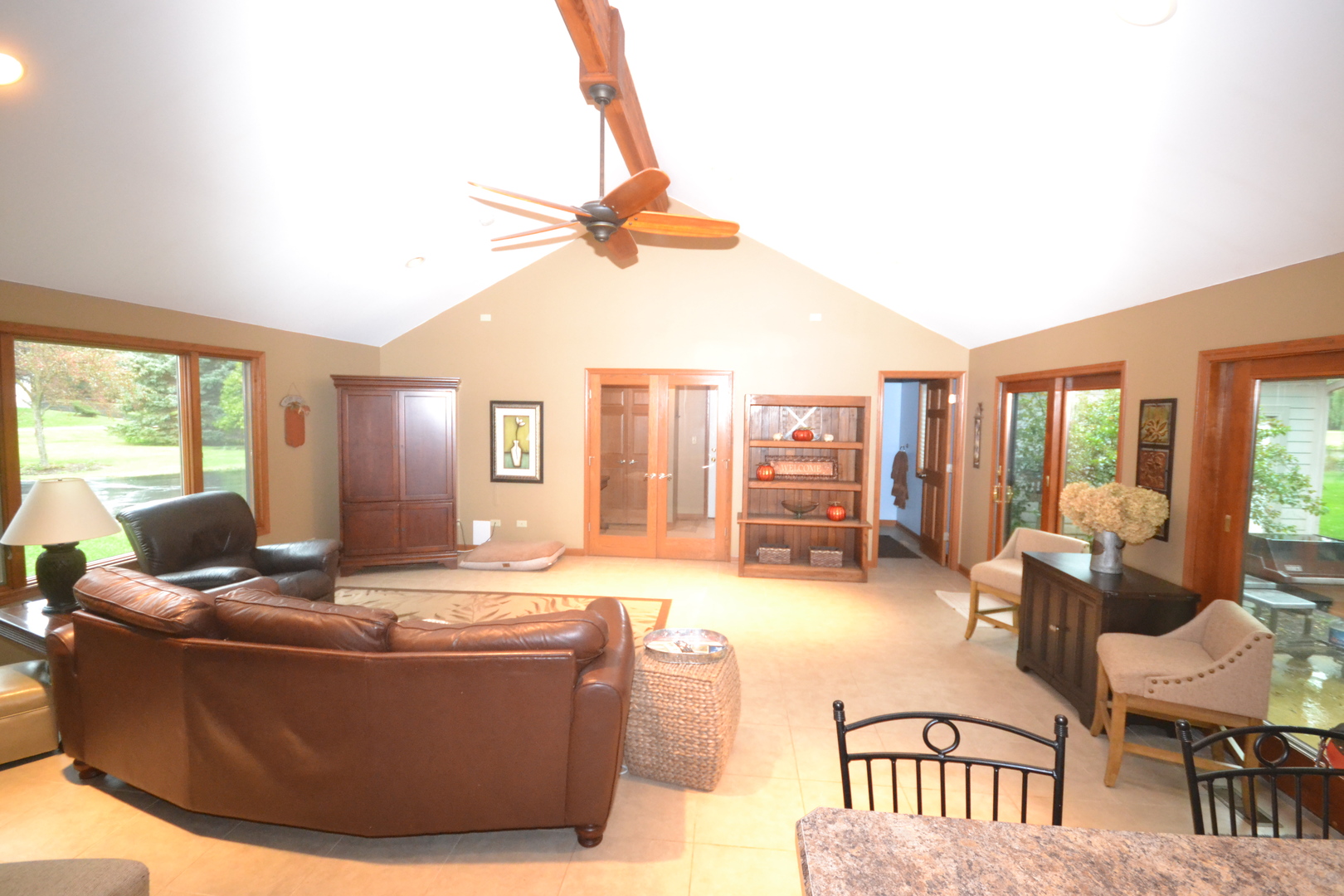 41W527 Russell Road Elgin, IL 60124 - Photo 6 of 35
