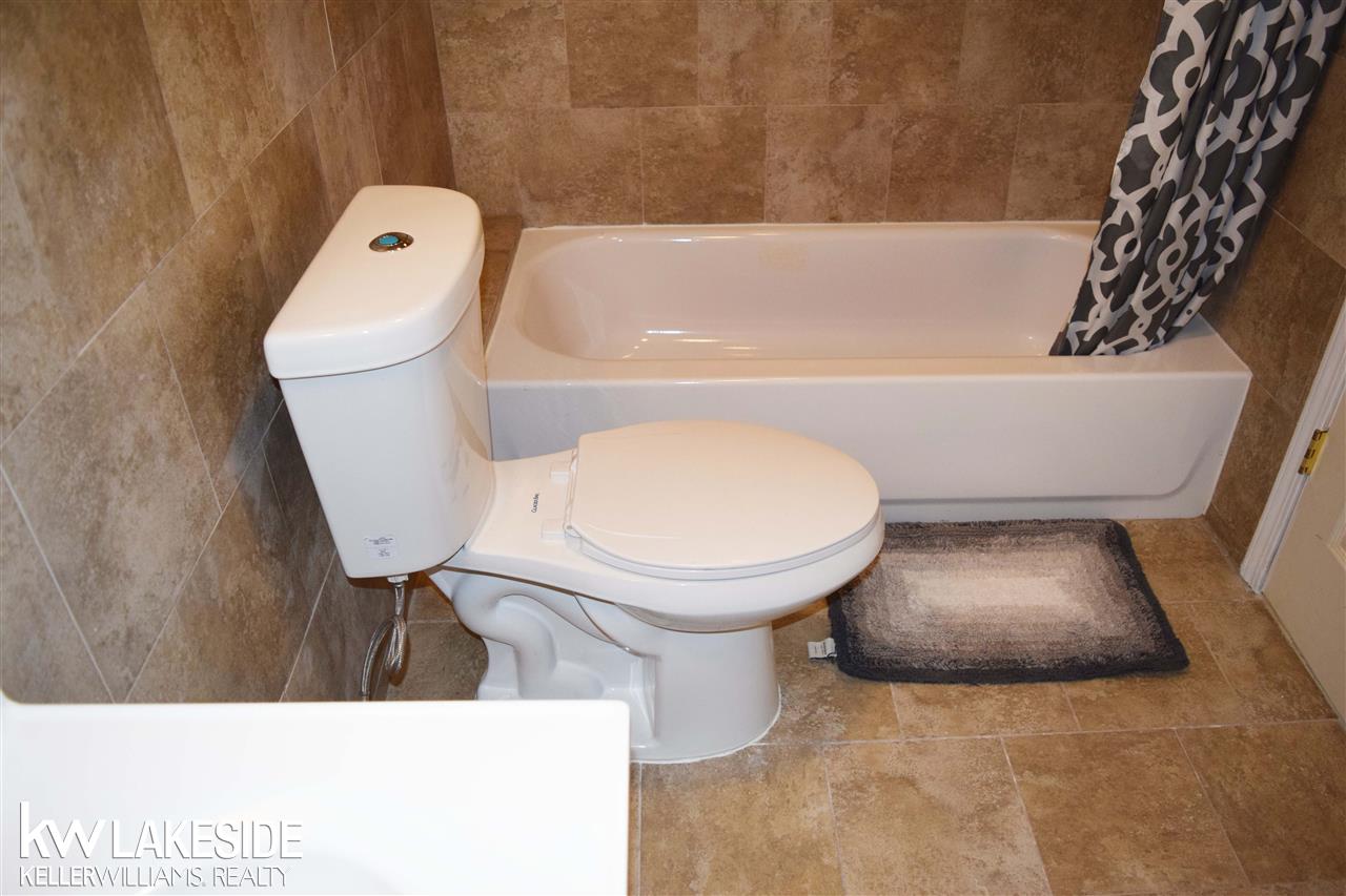 30909 Bradmore Road Warren, MI 48092 - Photo 46 of 50 31334757-45.JPG