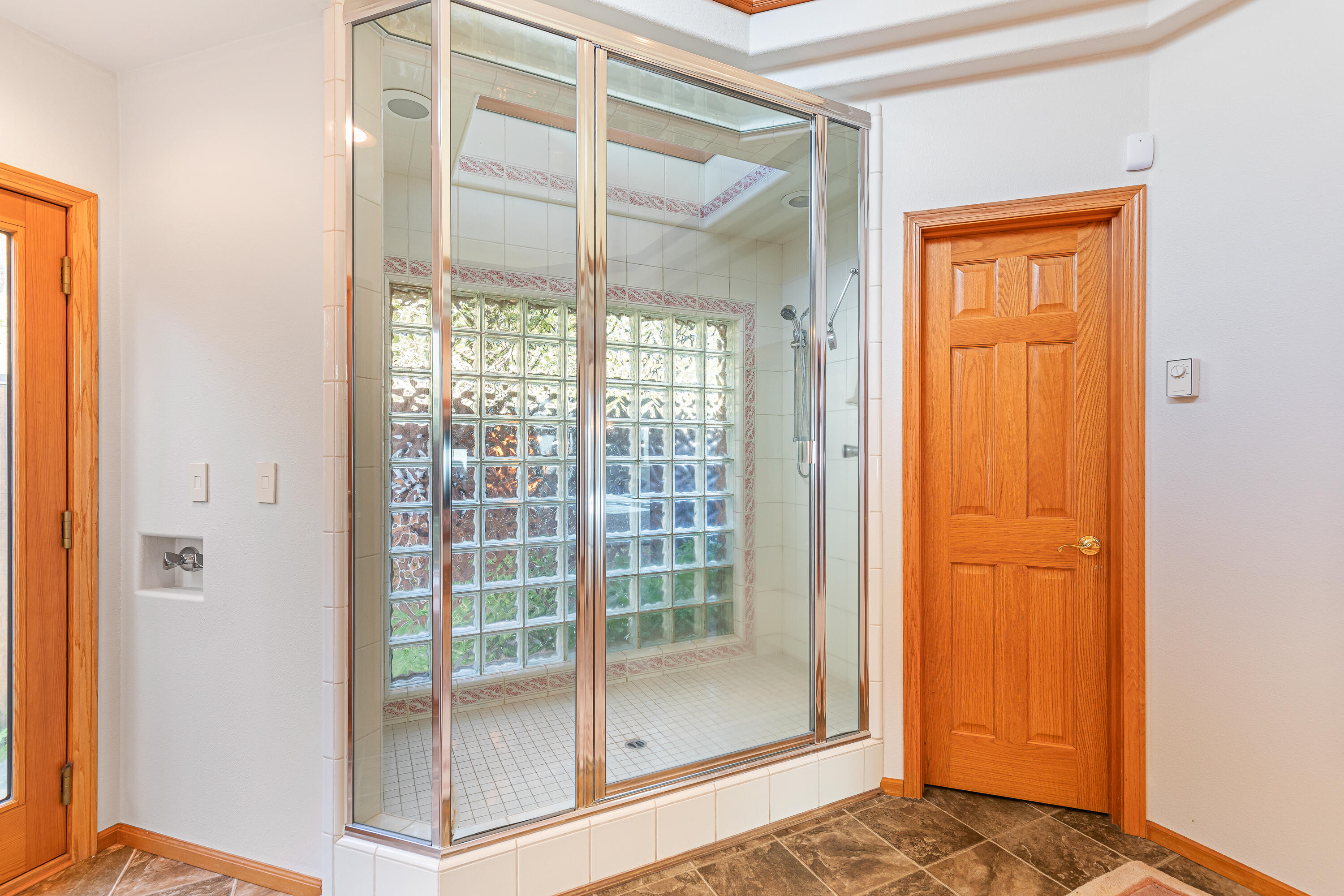6380 Tunnel Loop Road Grants Pass, OR 97526 - Photo 40 of 83 Primary Shower