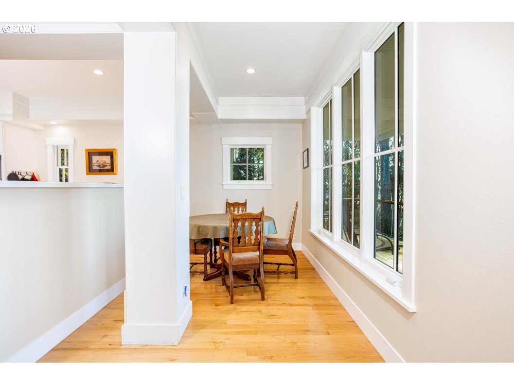 787 South Sunset Lane Ridgefield, WA 98642 - Photo 18 of 43 a living room with furniture and a window