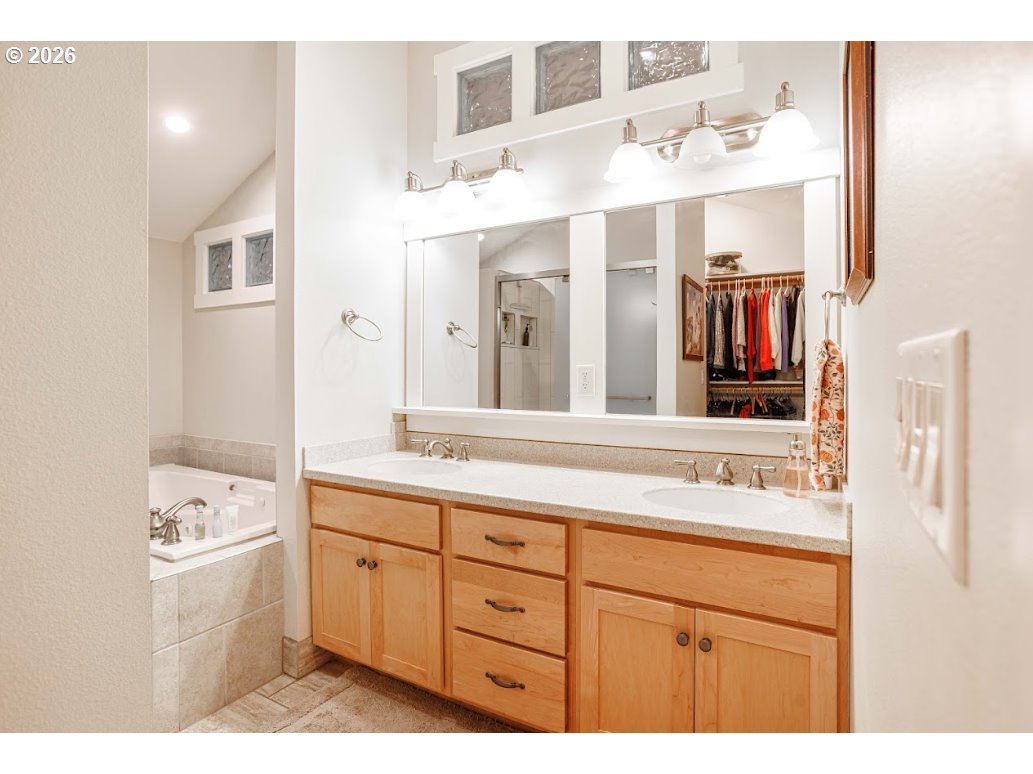 787 South Sunset Lane Ridgefield, WA 98642 - Photo 28 of 43 a spacious bathroom with a double vanity sink and mirror