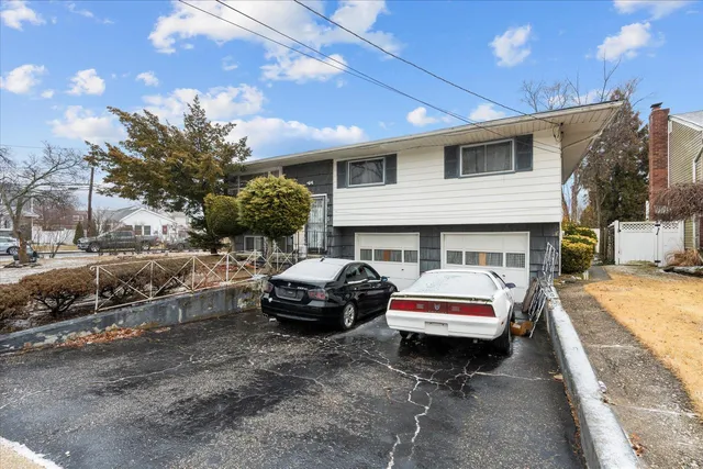 $950,000 | 975 Little Neck Avenue, North Bellmore, NY 11710