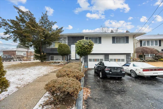 $950,000 | 975 Little Neck Avenue, North Bellmore, NY 11710