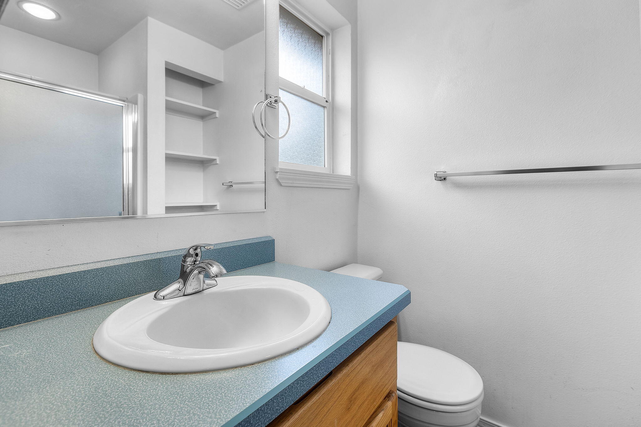 20732 Gallop Road Bend, OR 97701 - Photo 9 of 22 Primary bath with shower enclosure