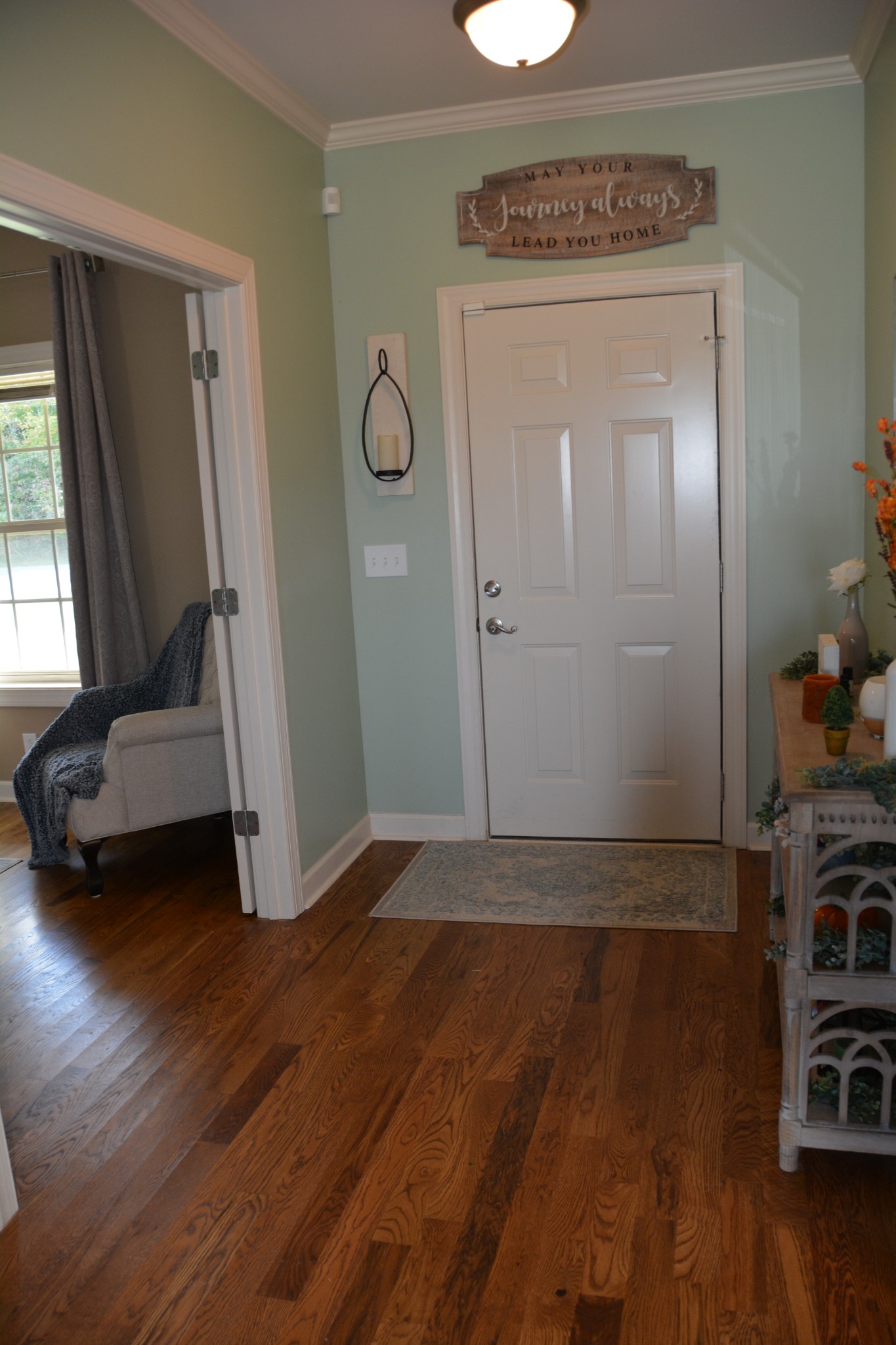 675 Elrod Road Manchester, TN 37355 - Photo 13 of 39 a view of a hallway with wooden floor and closet