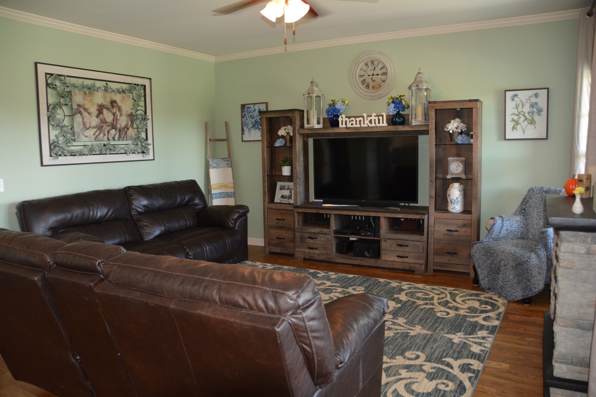 675 Elrod Road Manchester, TN 37355 - Photo 16 of 39 a living room with furniture and a flat screen tv