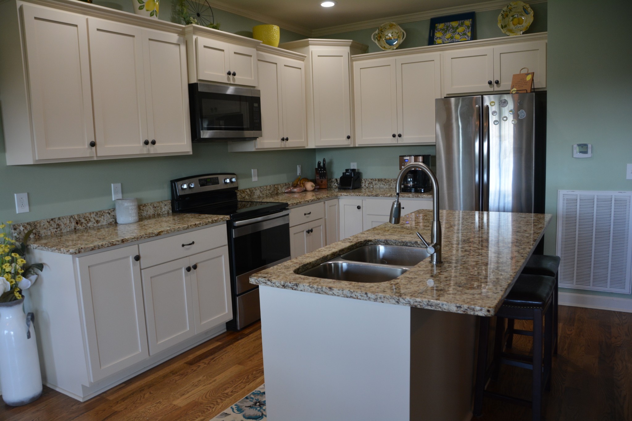675 Elrod Road Manchester, TN 37355 - Photo 18 of 39 a kitchen with stainless steel appliances granite countertop a sink stove and refrigerator