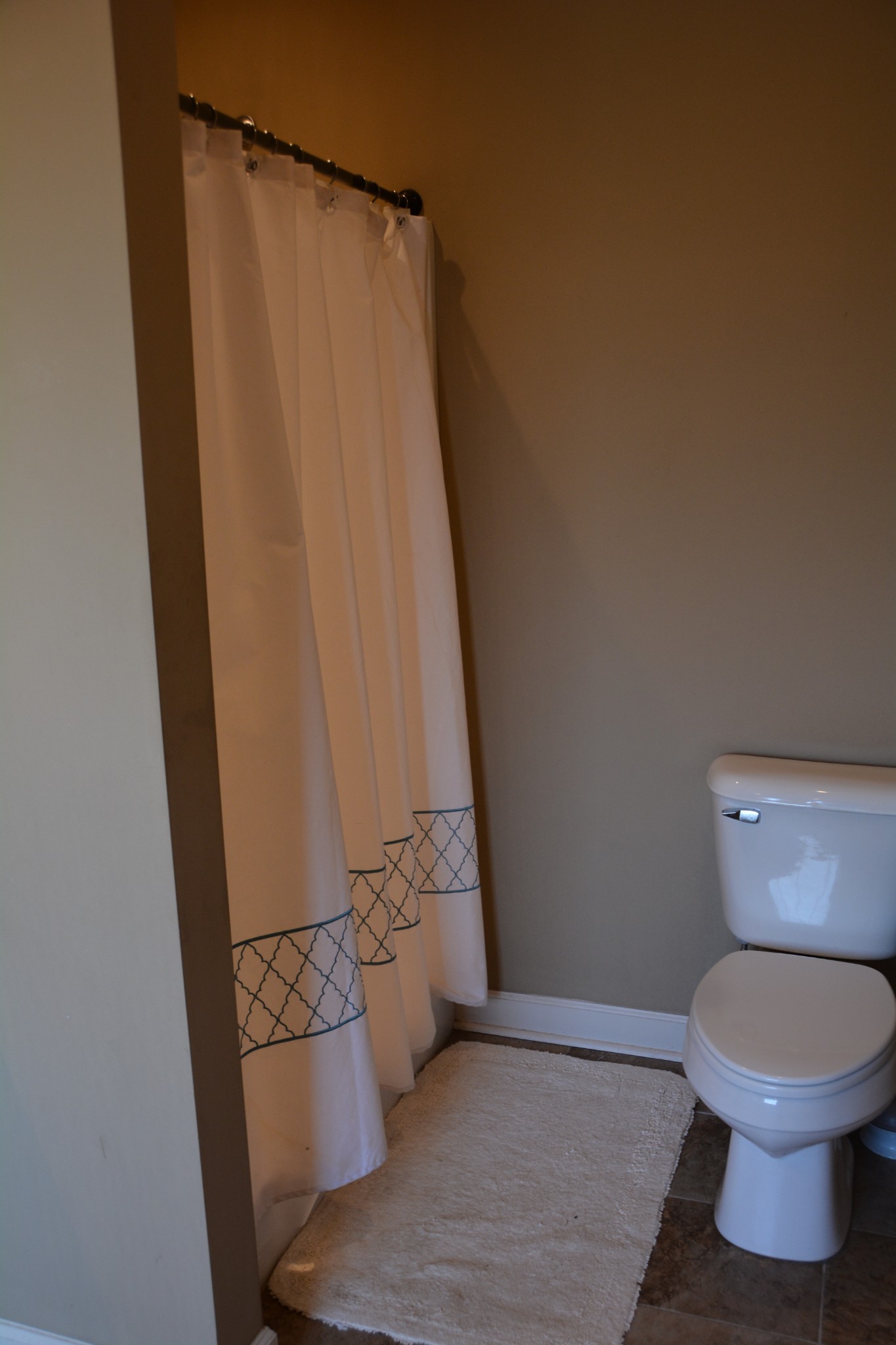 675 Elrod Road Manchester, TN 37355 - Photo 29 of 39 a bathroom with a toilet and a shower