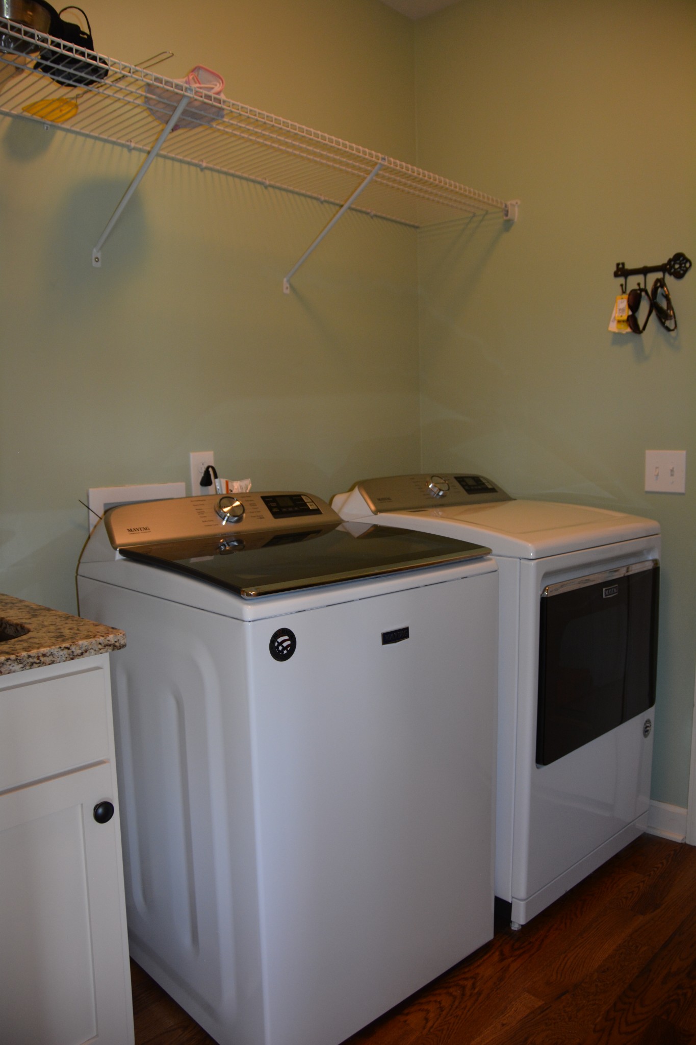 675 Elrod Road Manchester, TN 37355 - Photo 38 of 39 a utility room with dryer and washer