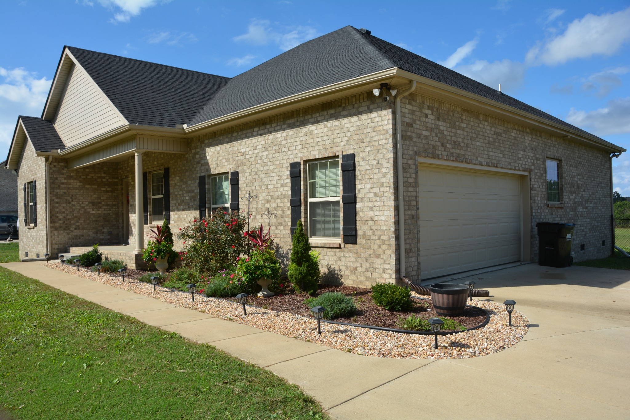 675 Elrod Road Manchester, TN 37355 - Photo 5 of 39 a front view of a house with garden