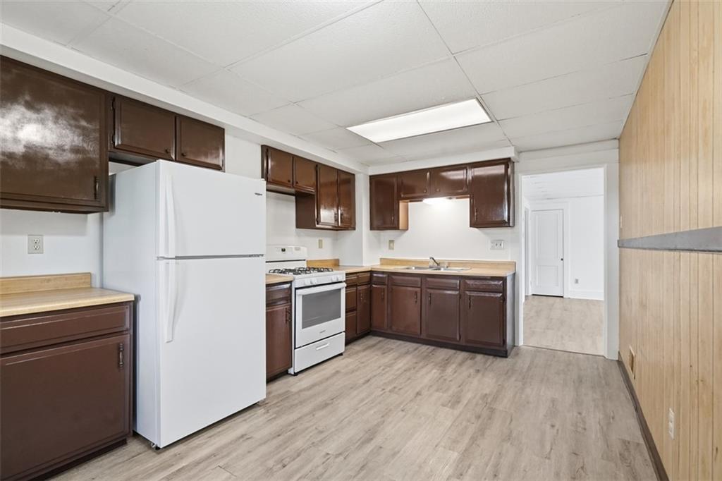 19 Singer Avenue McKees Rocks, PA 15136 - Photo 10 of 48