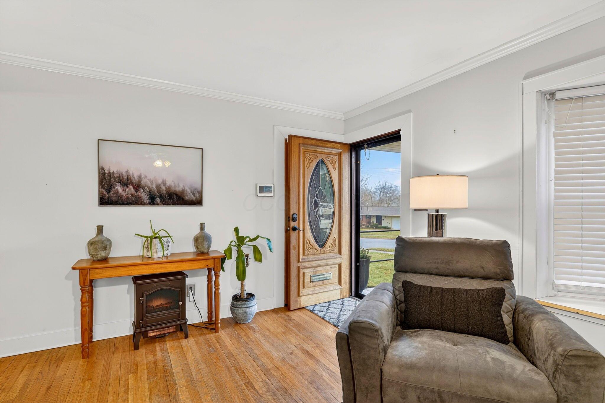 1046 Fruitland Road Springfield, OH 45503 - Photo 22 of 61 Living Room