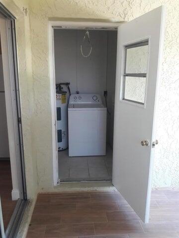 721 Southeast Stypmann Boulevard Stuart, FL 34994 - Photo 6 of 9 a view of utility room
