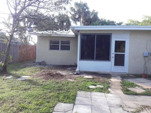 a view of house with backyard space