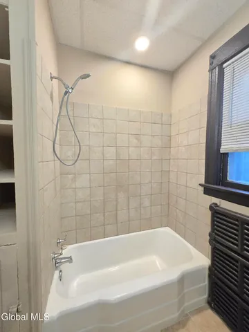 $1,650 | 355 Myrtle Avenue, Unit A, Albany, NY 12208