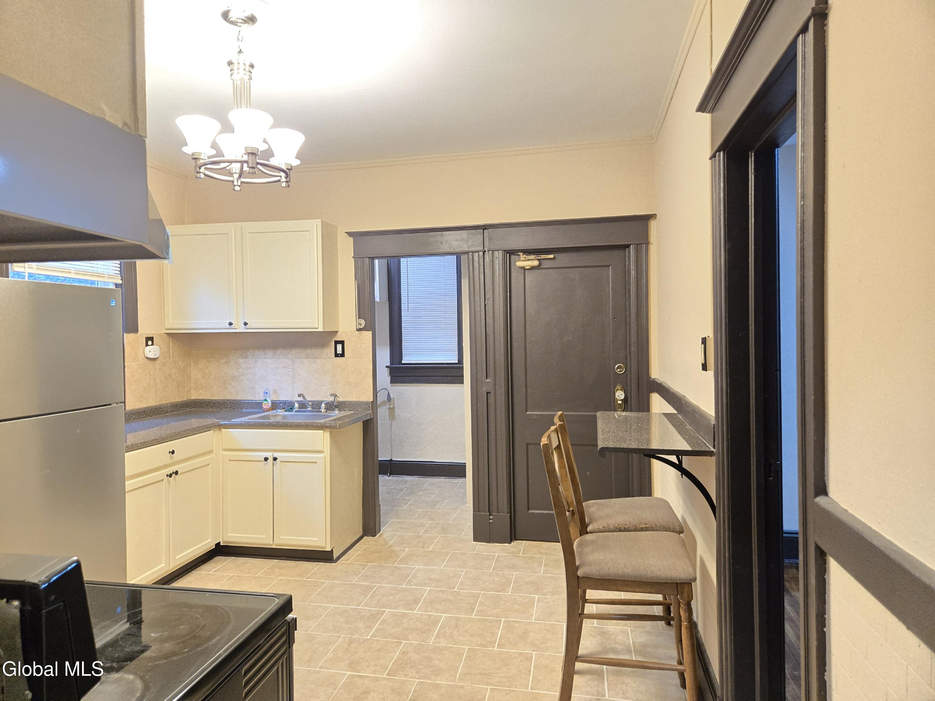 355 Myrtle Avenue, Unit A Albany, NY 12208 - Photo 35 of 58 20250920_182310