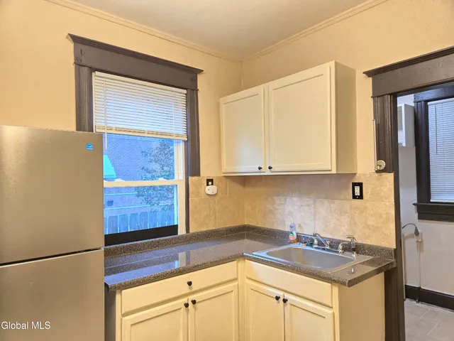 $1,650 | 355 Myrtle Avenue, Unit A, Albany, NY 12208