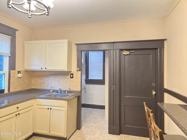 $1,650 | 355 Myrtle Avenue, Unit A, Albany, NY 12208